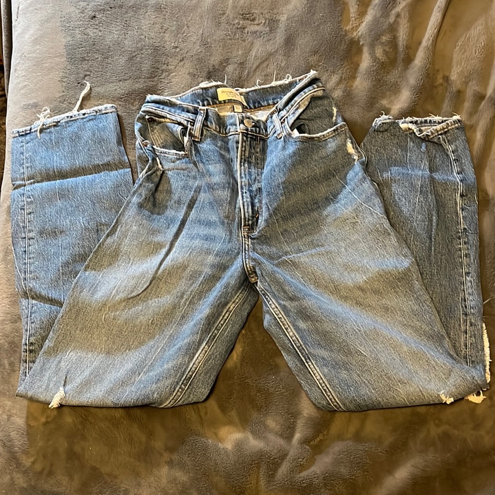 Abercrombie and Fitch Ultra High Rise 90’s Straight Size 28 (6R)